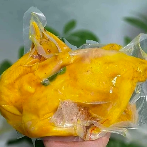 Gà ủ muối hoa tiêu (Nguyên con)